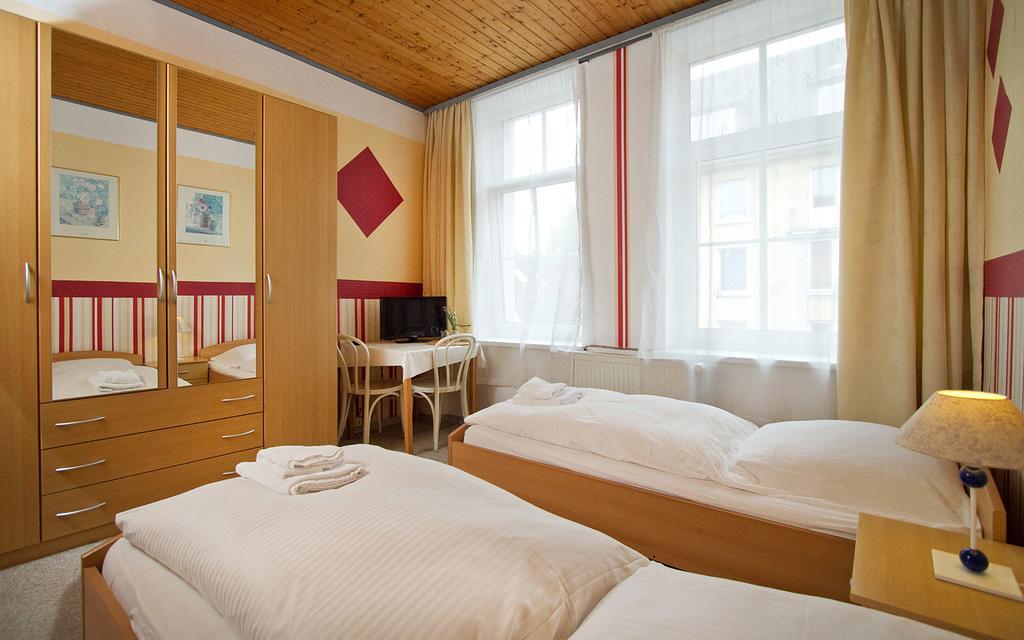 Hotel Neun 3/4 Целе Екстериор снимка