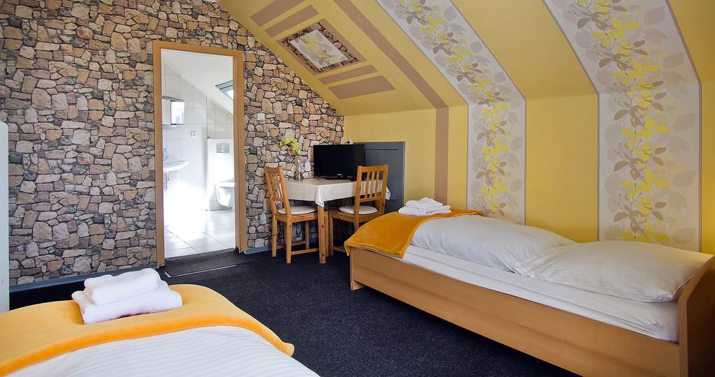 Hotel Neun 3/4 Целе Екстериор снимка