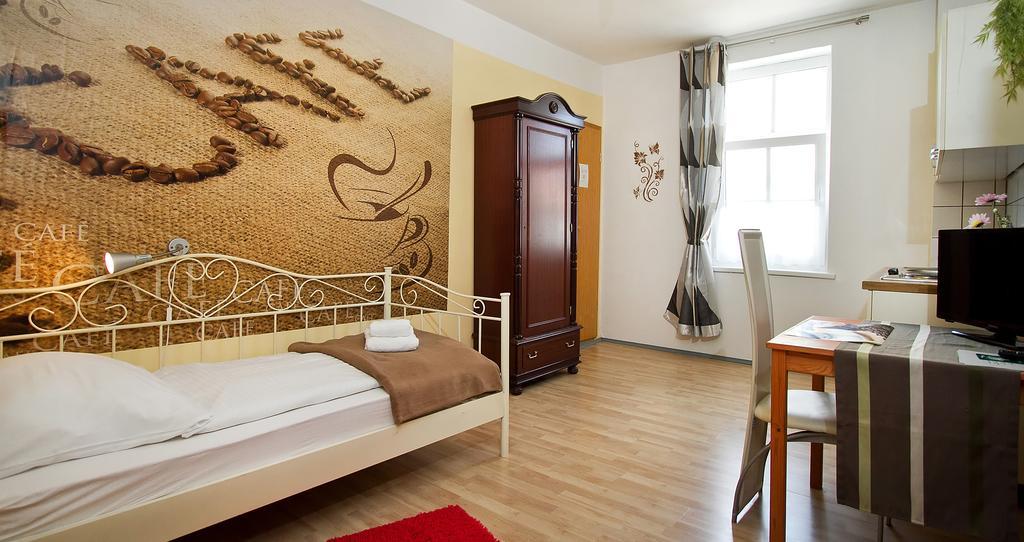 Hotel Neun 3/4 Целе Екстериор снимка