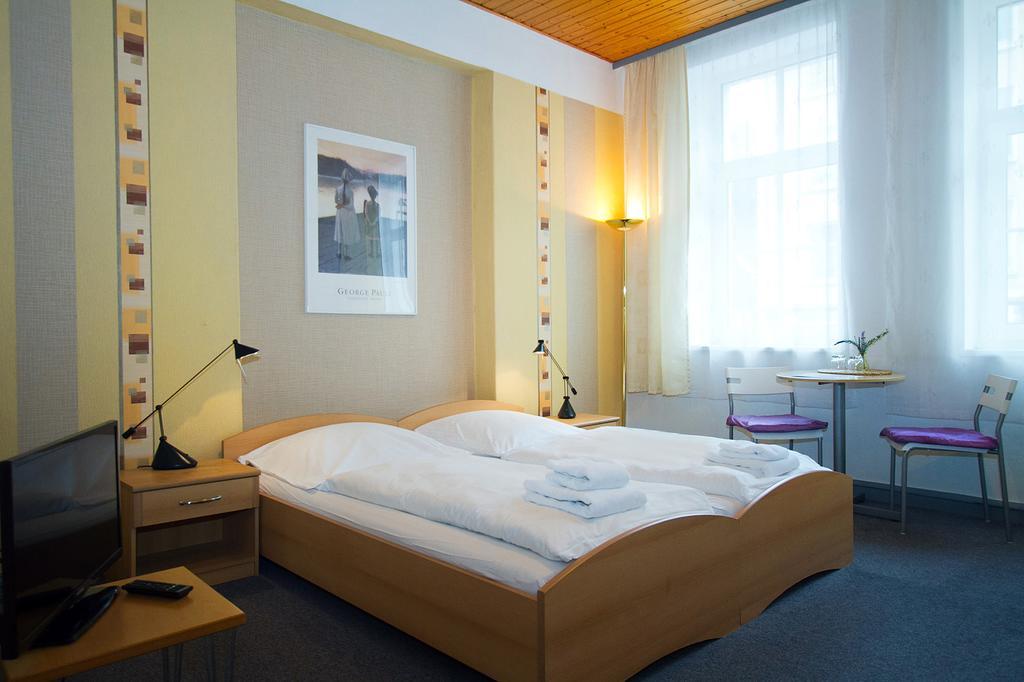 Hotel Neun 3/4 Целе Екстериор снимка