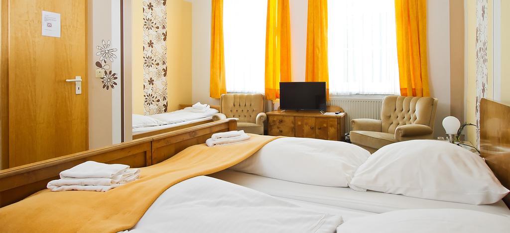 Hotel Neun 3/4 Целе Екстериор снимка