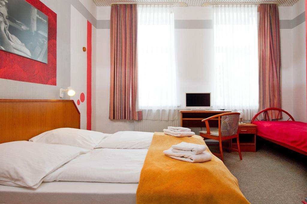 Hotel Neun 3/4 Целе Екстериор снимка