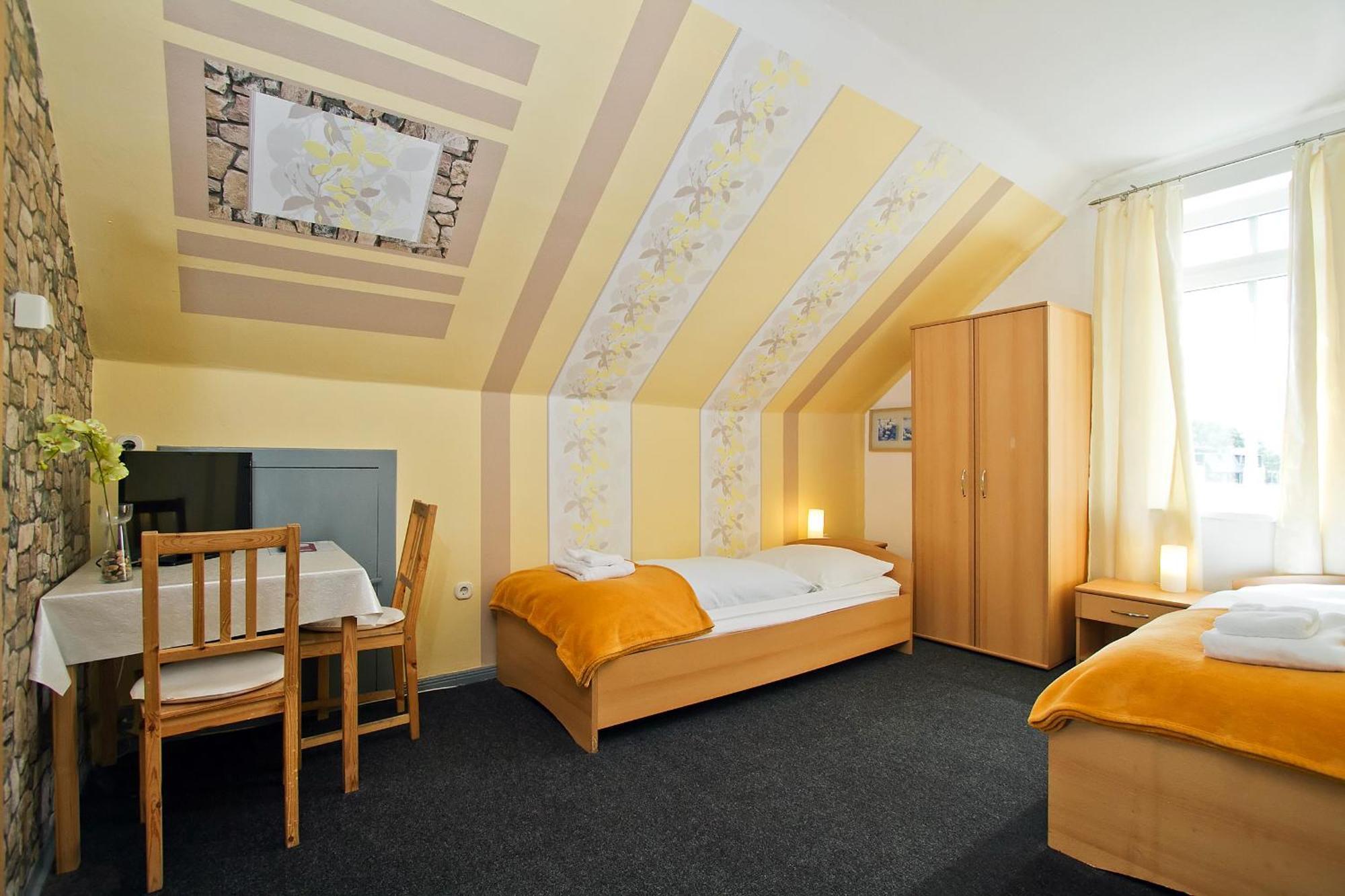 Hotel Neun 3/4 Целе Екстериор снимка