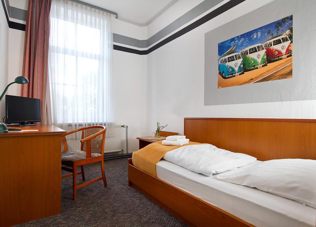 Hotel Neun 3/4 Целе Екстериор снимка