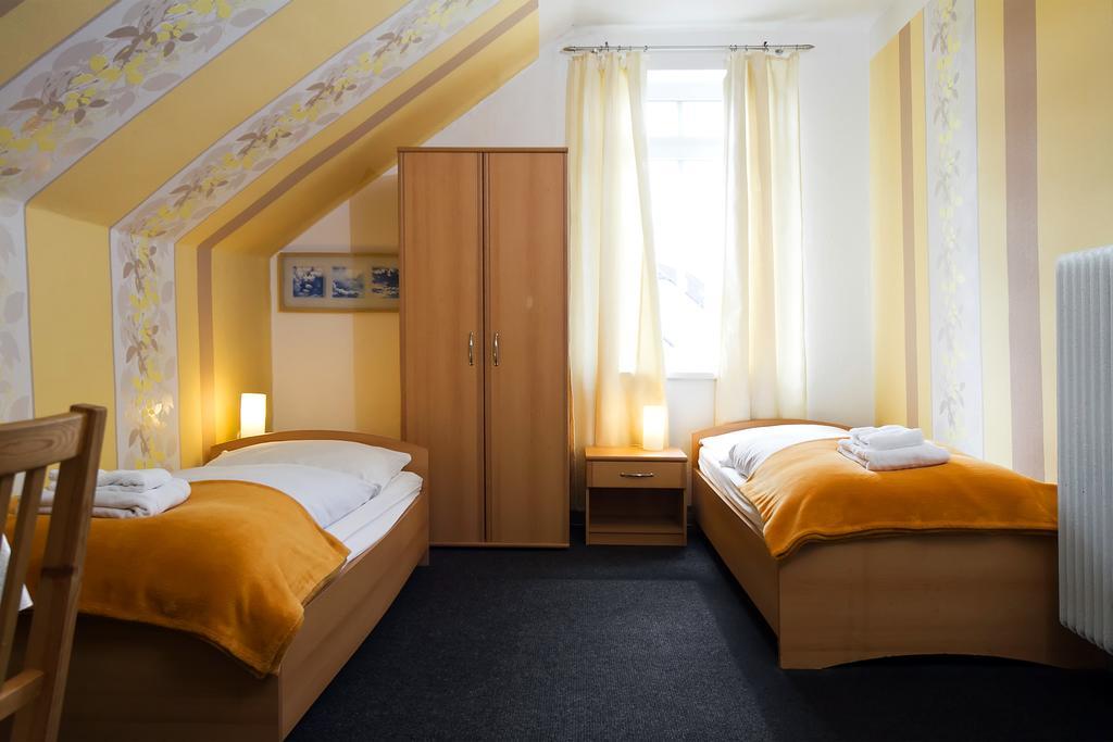 Hotel Neun 3/4 Целе Екстериор снимка