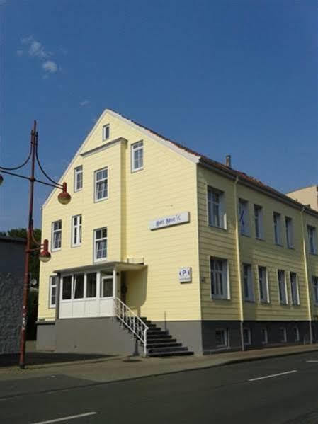 Hotel Neun 3/4 Целе Екстериор снимка