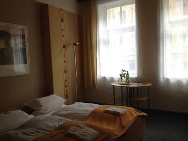 Hotel Neun 3/4 Целе Екстериор снимка
