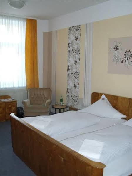 Hotel Neun 3/4 Целе Екстериор снимка