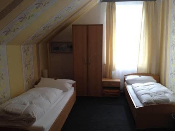 Hotel Neun 3/4 Целе Екстериор снимка