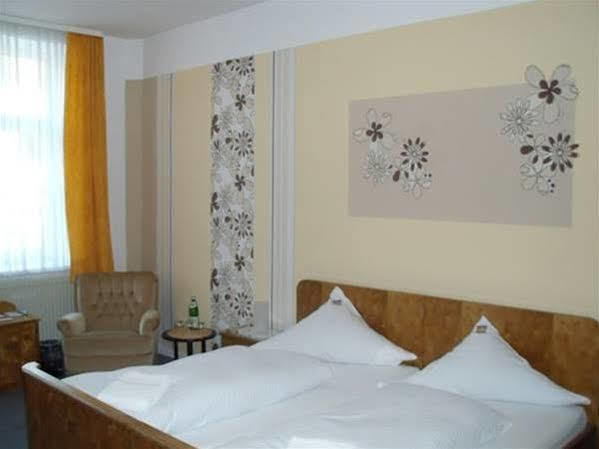 Hotel Neun 3/4 Целе Екстериор снимка