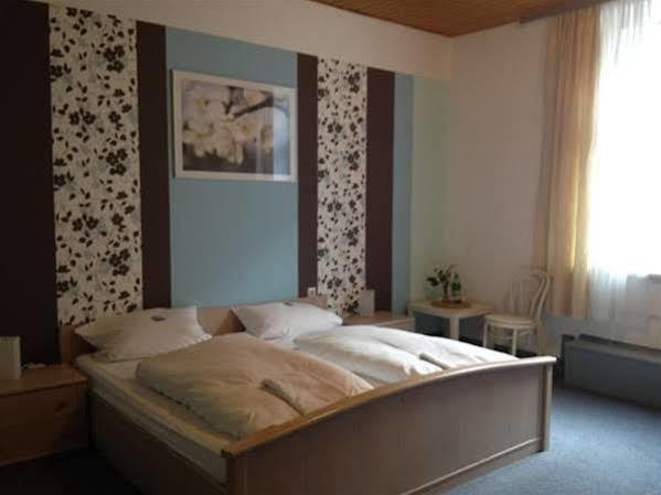 Hotel Neun 3/4 Целе Екстериор снимка